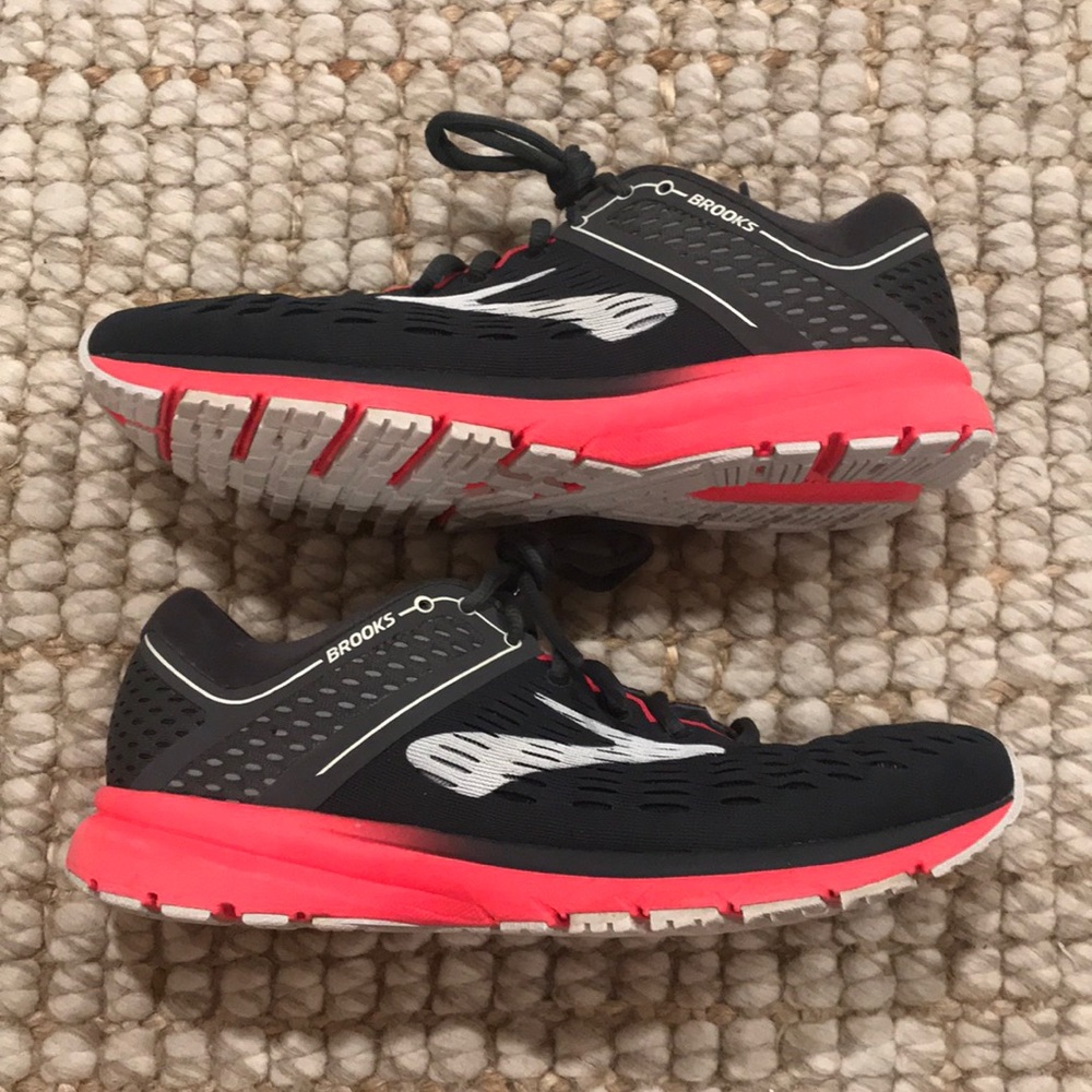 Brooks Tennis Shoes
